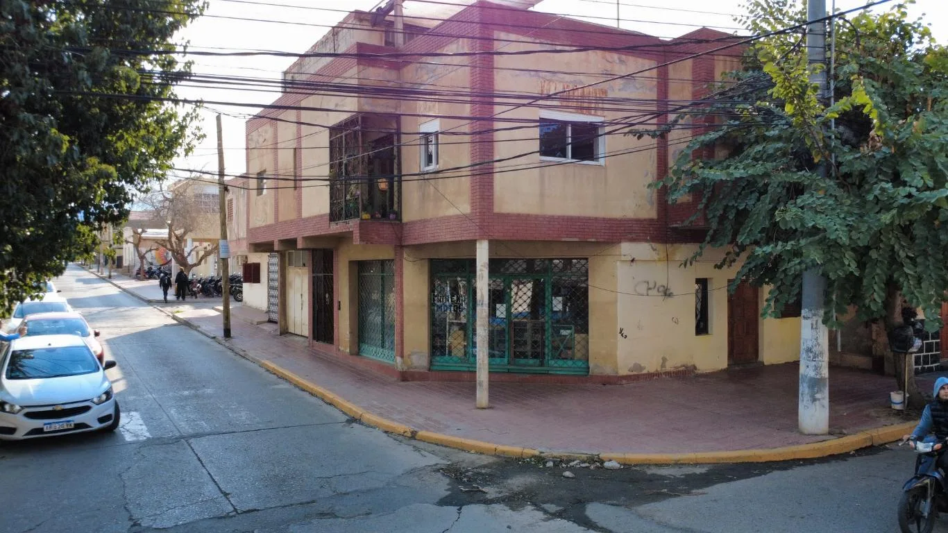 VIENDA DE  3 PLANTAS /3 DEPARTAMENTOS INDEPENDIENTES/ LOCAL COMERCIAL. — foto 3